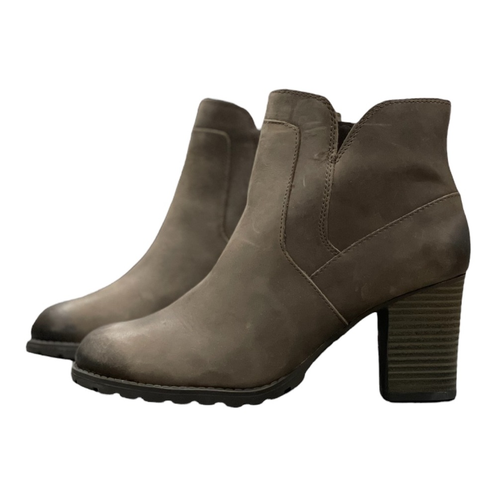 Clarks Women's Verona Step Fashion Boot, Dark Taupe Leather, 9 Wide